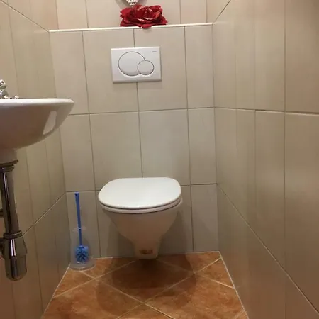 豪斯沃尔德宾酒店 *