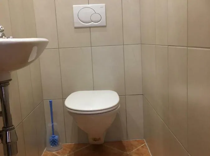 豪斯沃尔德宾酒店 *